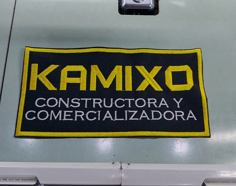 Ejemplo de bordad en parche logo
